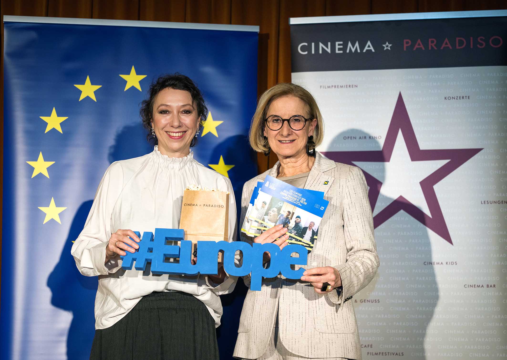 Ursula Strauss und Landeshauptfrau Johanna Mikl-Leitner   Foto: NLK Pfeffer